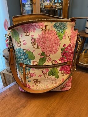 Dooney & Bourke Floral Hydrangea Sac bone